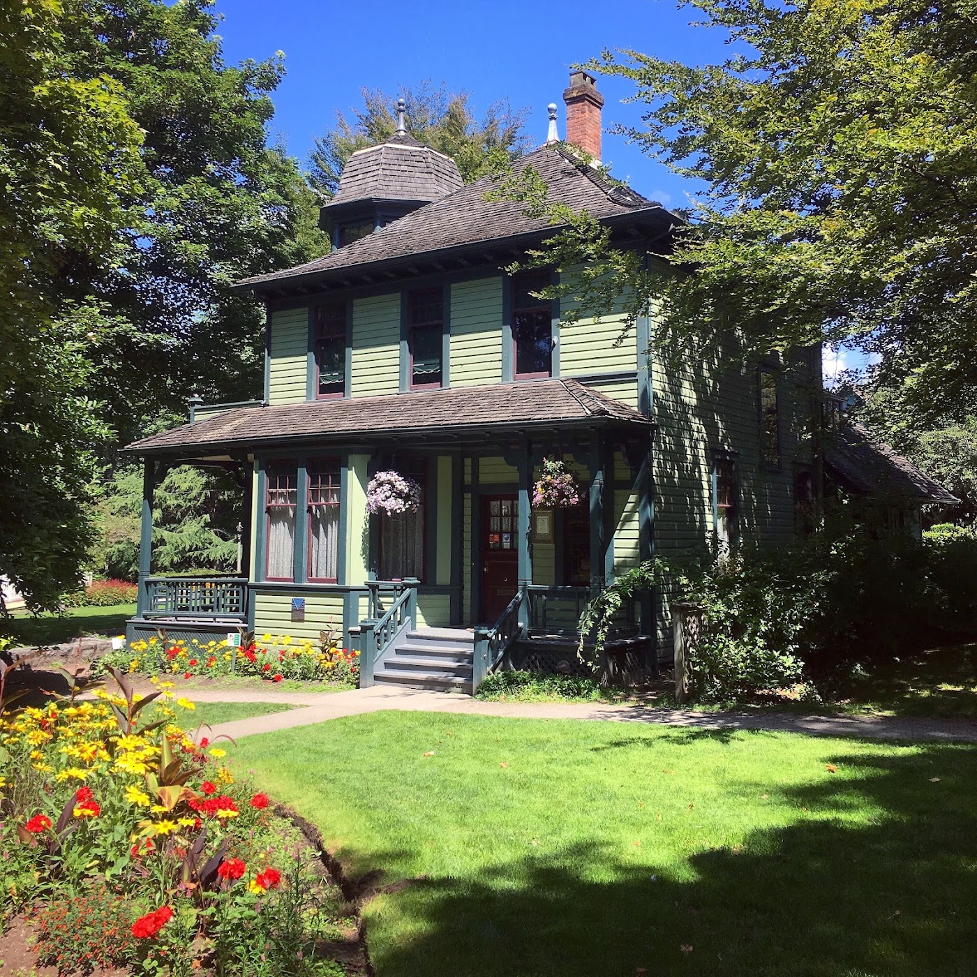 Photos, lead image